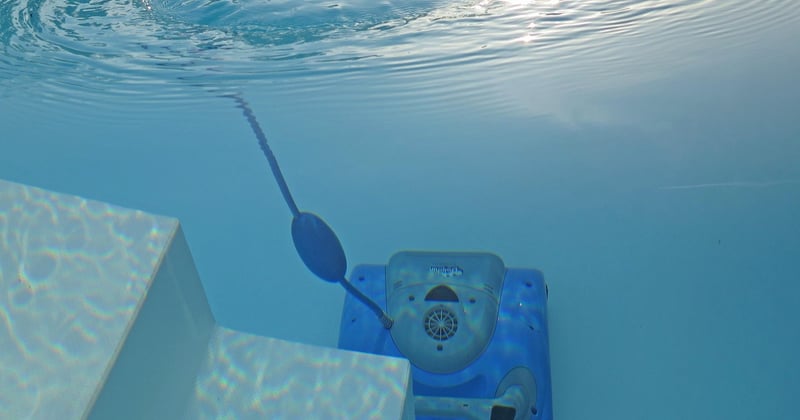Le meilleur robot piscine pour un bassin impeccable : comparatif et guide d'achat